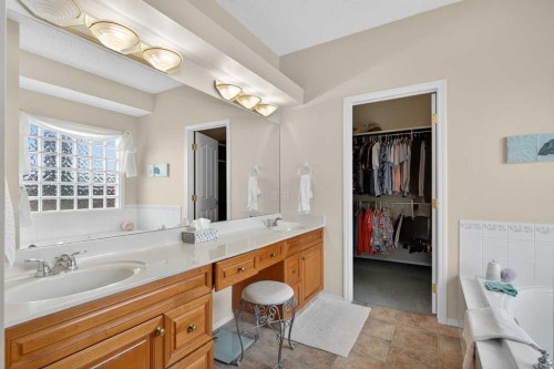 108 Hamptons Heights Nw, Calgary, AB - Indoor Photo Showing Bathroom