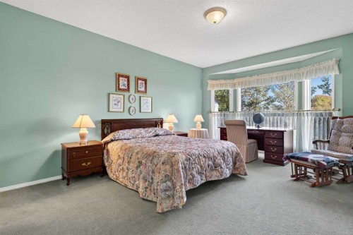108 Hamptons Heights Nw, Calgary, AB - Indoor Photo Showing Bedroom