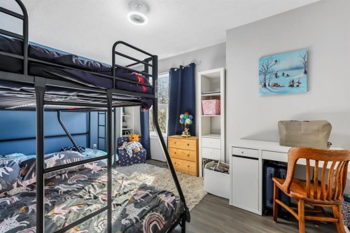 8-7 Westland Road, Okotoks, AB - Indoor Photo Showing Bedroom