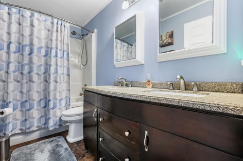 8-7 Westland Road, Okotoks, AB - Indoor Photo Showing Bathroom