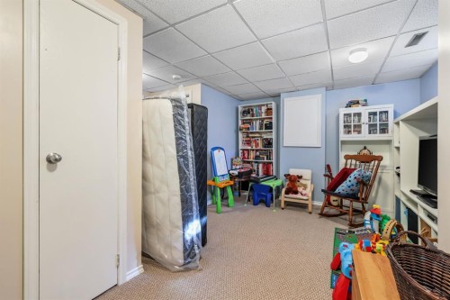 8-7 Westland Road, Okotoks, AB - Indoor Photo Showing Other Room