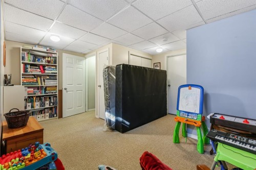 8-7 Westland Road, Okotoks, AB - Indoor