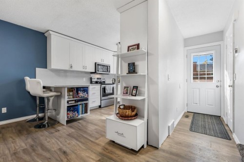 8-7 Westland Road, Okotoks, AB - Indoor