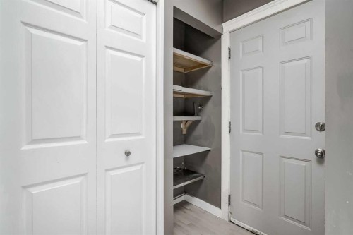 72 Strathcona Crescent, Calgary, AB - Indoor Photo Showing Other Room