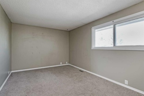 72 Strathcona Crescent, Calgary, AB - Indoor Photo Showing Other Room