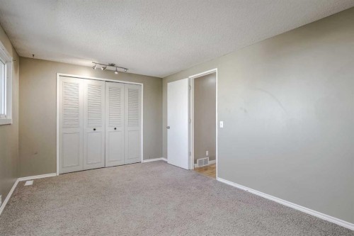 72 Strathcona Crescent, Calgary, AB - Indoor Photo Showing Other Room