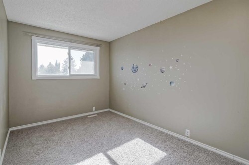 72 Strathcona Crescent, Calgary, AB - Indoor Photo Showing Other Room