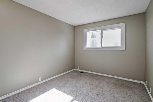 72 Strathcona Crescent, Calgary, AB - Indoor Photo Showing Other Room
