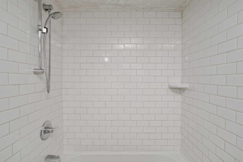 72 Strathcona Crescent, Calgary, AB - Indoor Photo Showing Bathroom