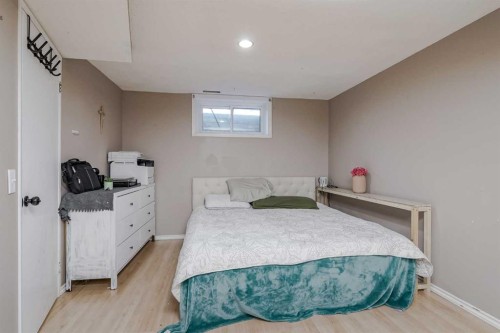 72 Strathcona Crescent, Calgary, AB - Indoor Photo Showing Bedroom