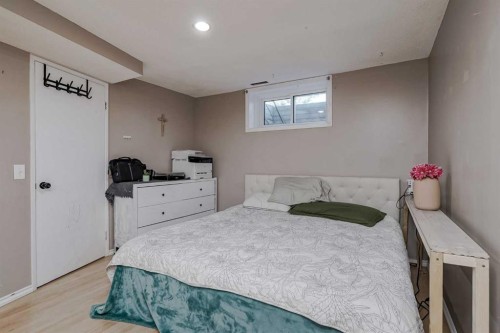 72 Strathcona Crescent, Calgary, AB - Indoor Photo Showing Bedroom