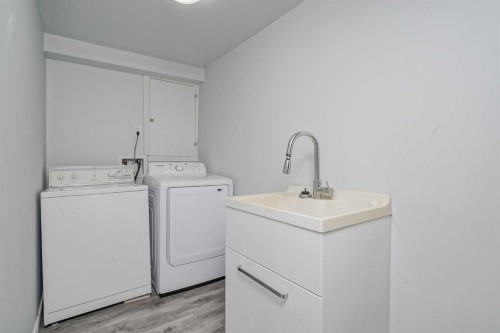 72 Strathcona Crescent, Calgary, AB - Indoor Photo Showing Laundry Room