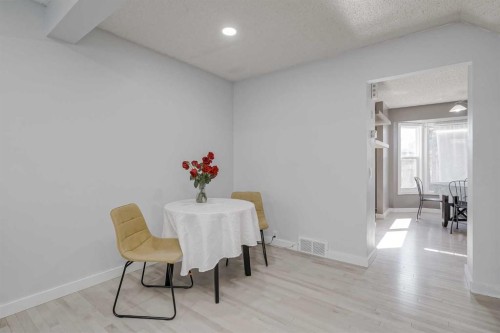 72 Strathcona Crescent, Calgary, AB - Indoor Photo Showing Dining Room