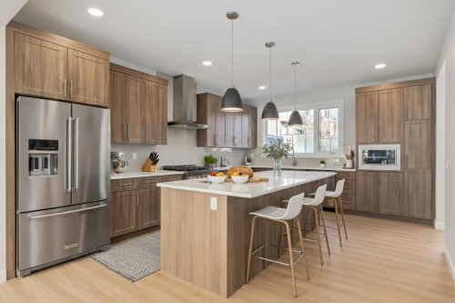 2516 21 Avenue Sw, Calgary, AB - Indoor Photo Showing Kitchen With Stainless Steel Kitchen With Upgraded Kitchen