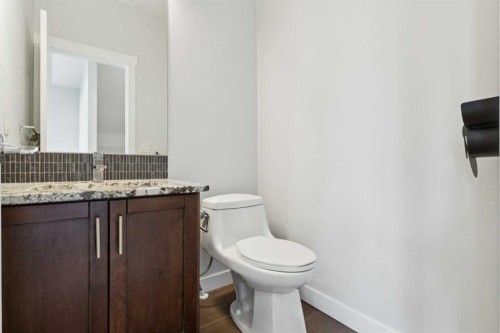 1-4513 Bowness Road Nw, Calgary, AB - Indoor Photo Showing Bathroom