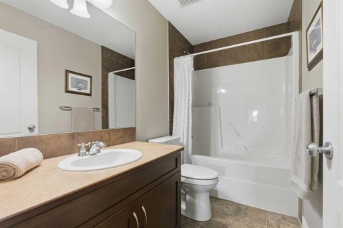 788 Luxstone Landing Sw, Airdrie, AB - Indoor Photo Showing Bathroom