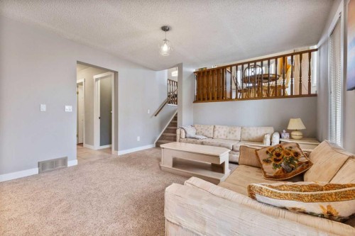 111 Edgebyne Crescent Nw, Calgary, AB - Indoor