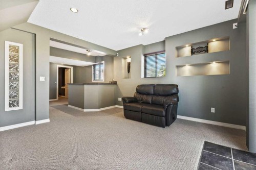 111 Edgebyne Crescent Nw, Calgary, AB - Indoor