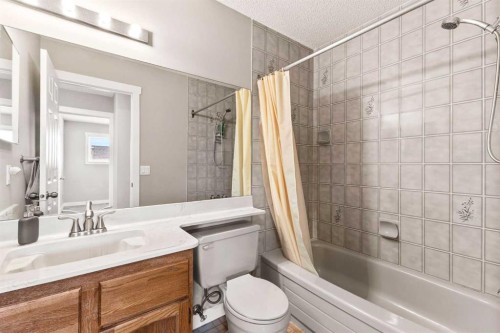 111 Edgebyne Crescent Nw, Calgary, AB - Indoor Photo Showing Bathroom