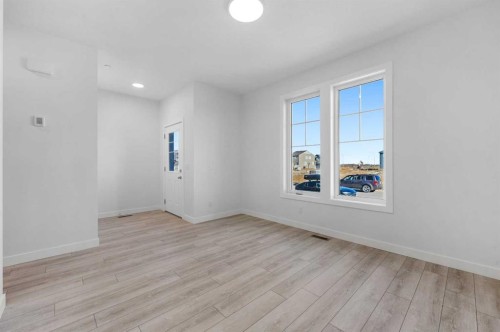 477 Hotchkiss Drive Se, Calgary, AB - Indoor Photo Showing Other Room