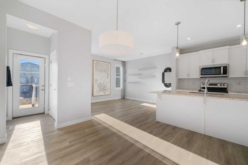 129 Hotchkiss Way Se, Calgary, AB - Indoor Photo Showing Kitchen