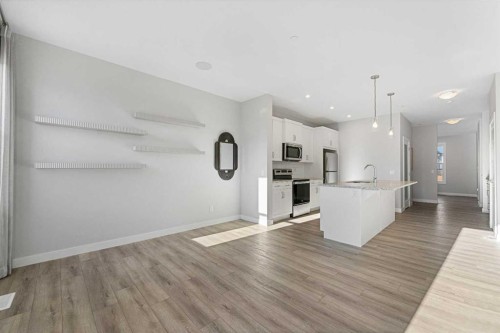 129 Hotchkiss Way Se, Calgary, AB - Indoor Photo Showing Kitchen