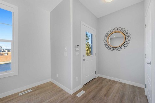 129 Hotchkiss Way Se, Calgary, AB - Indoor Photo Showing Other Room
