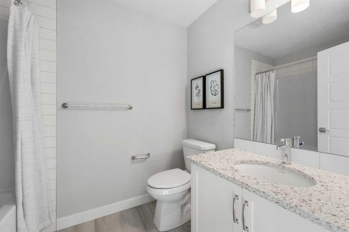 129 Hotchkiss Way Se, Calgary, AB - Indoor Photo Showing Bathroom
