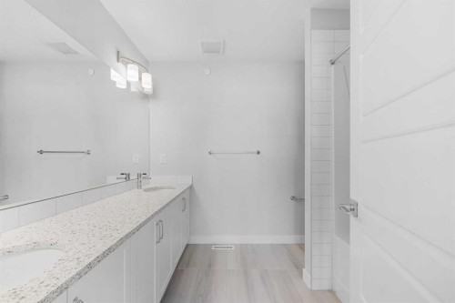129 Hotchkiss Way Se, Calgary, AB - Indoor Photo Showing Bathroom