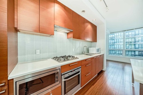 459-222 Riverfront Avenue Sw, Calgary, AB - Indoor Photo Showing Kitchen With Upgraded Kitchen