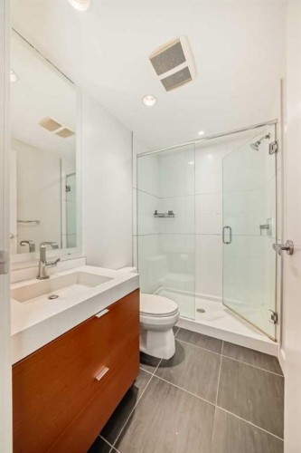 459-222 Riverfront Avenue Sw, Calgary, AB - Indoor Photo Showing Bathroom