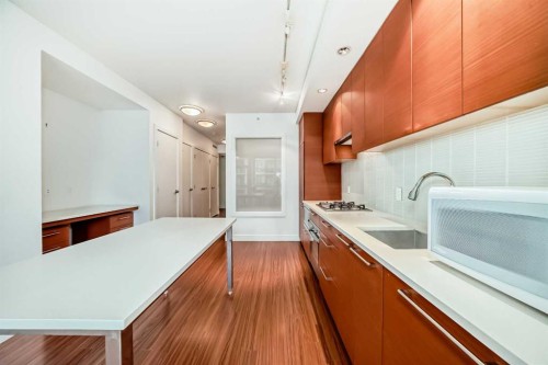 459-222 Riverfront Avenue Sw, Calgary, AB - Indoor Photo Showing Kitchen