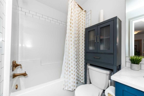 4339 Seton Drive Se, Calgary, AB - Indoor Photo Showing Bathroom