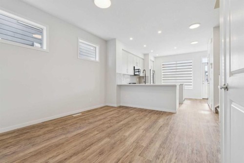 201 Magnolia Terrace Se, Calgary, AB - Indoor