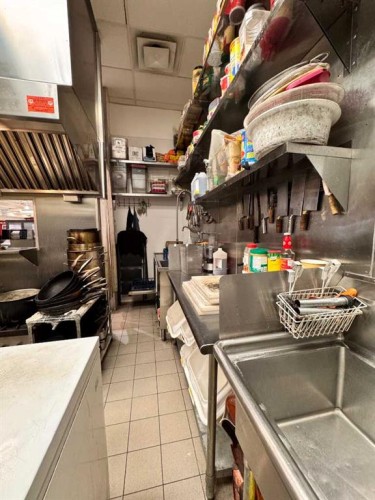 999 36 Street Ne, Calgary, AB 