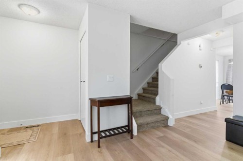 91 Deerfield Drive Se, Calgary, AB - Indoor Photo Showing Other Room