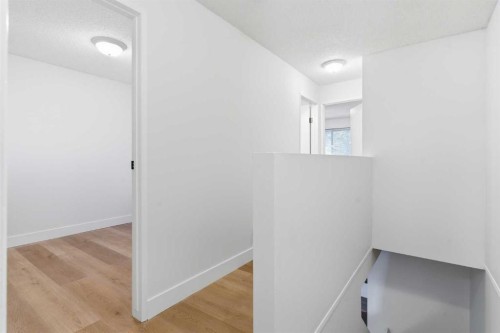 91 Deerfield Drive Se, Calgary, AB - Indoor Photo Showing Other Room