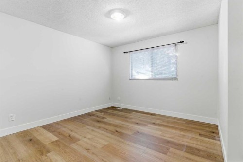 91 Deerfield Drive Se, Calgary, AB - Indoor Photo Showing Other Room