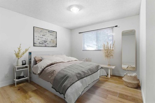 91 Deerfield Drive Se, Calgary, AB - Indoor Photo Showing Bedroom