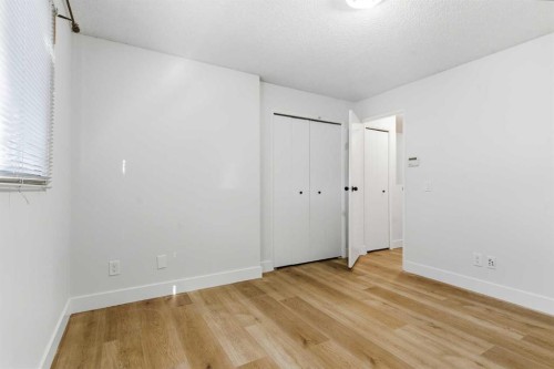 91 Deerfield Drive Se, Calgary, AB - Indoor Photo Showing Other Room