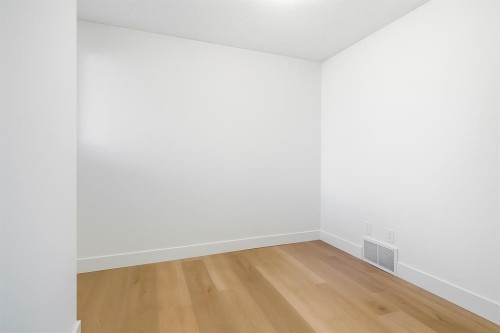 91 Deerfield Drive Se, Calgary, AB - Indoor Photo Showing Other Room