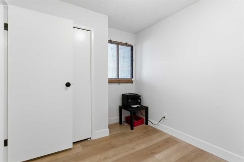 91 Deerfield Drive Se, Calgary, AB - Indoor Photo Showing Other Room