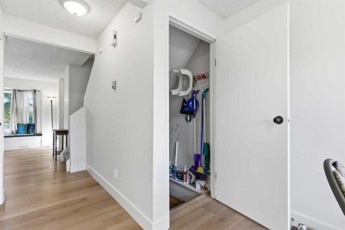 91 Deerfield Drive Se, Calgary, AB - Indoor Photo Showing Other Room