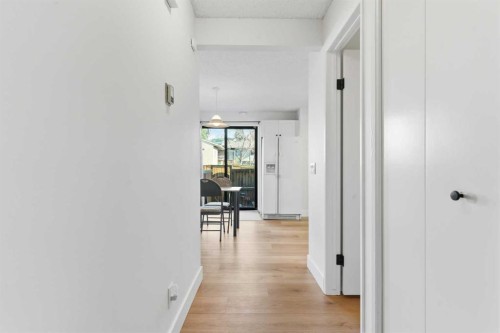 91 Deerfield Drive Se, Calgary, AB - Indoor Photo Showing Other Room