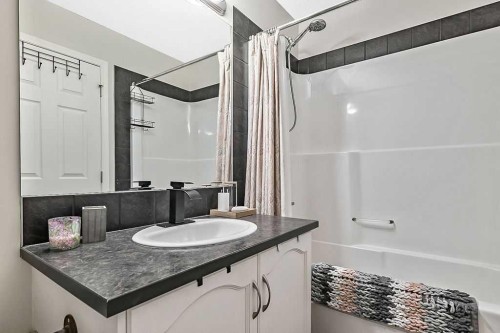 394 Cimarron Boulevard, Okotoks, AB - Indoor Photo Showing Bathroom