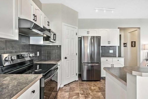 394 Cimarron Boulevard, Okotoks, AB - Indoor Photo Showing Kitchen