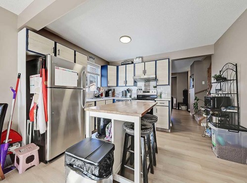 292 Coventry Close Ne, Calgary, AB - Indoor