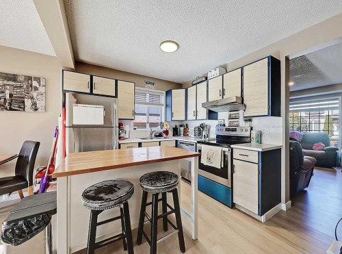 292 Coventry Close Ne, Calgary, AB - Indoor Photo Showing Kitchen