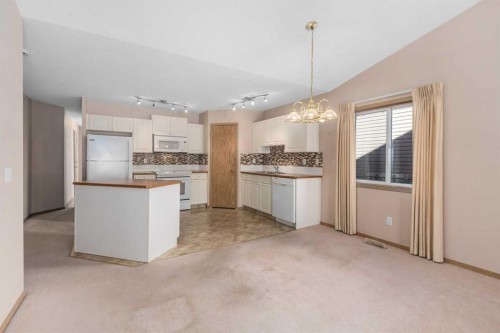 115 Chaparral Point Se, Calgary, AB - Indoor Photo Showing Kitchen
