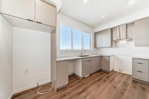 1038 Sawgrass Link Nw, Airdrie, AB - Indoor Photo Showing Kitchen